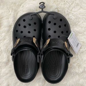 Classic Crocs Clogs - Black (Brand New, Never Used)! 🖤➡️ Size: US M9/W11 🩴